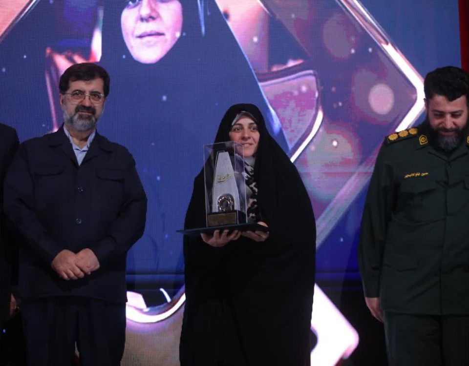 گزارش کامل رویداد 24 مهر 1404 و تقدیر از برگزیدگان با تمرکز بر دکتر فائزه کاشانیان، بانوی کارآفرین برتر استان قم- بهترین فرصت سرمایه گذاری در هلدینگ دکتر کاشانیان